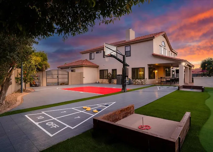 Epic Family Pool Slide Putt Putt Theatre Holiday home