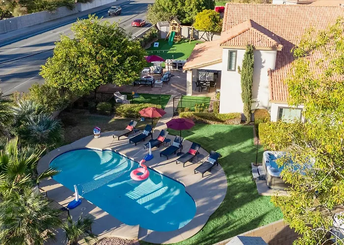 Epic Family Pool Slide Putt Putt Theatre Holiday home Phoenix