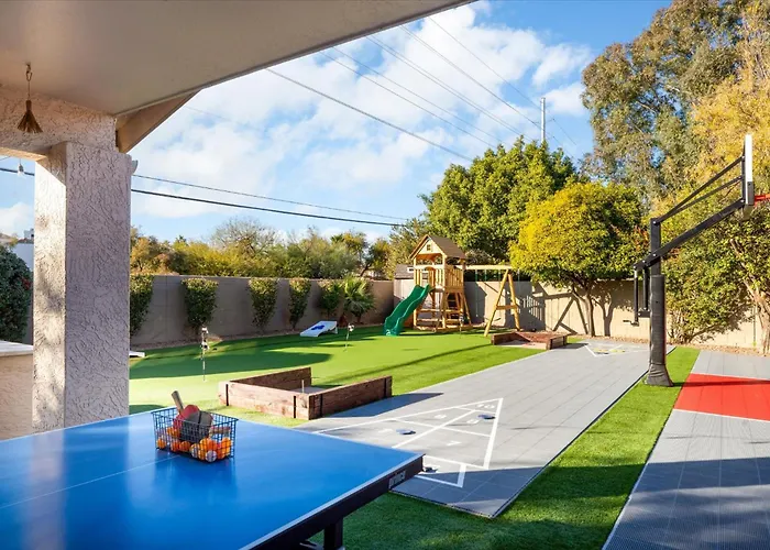 Epic Family Pool Slide Putt Putt Theatre Holiday home