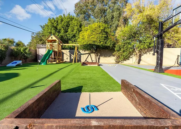 Epic Family Pool Slide Putt Putt Theatre Holiday home *