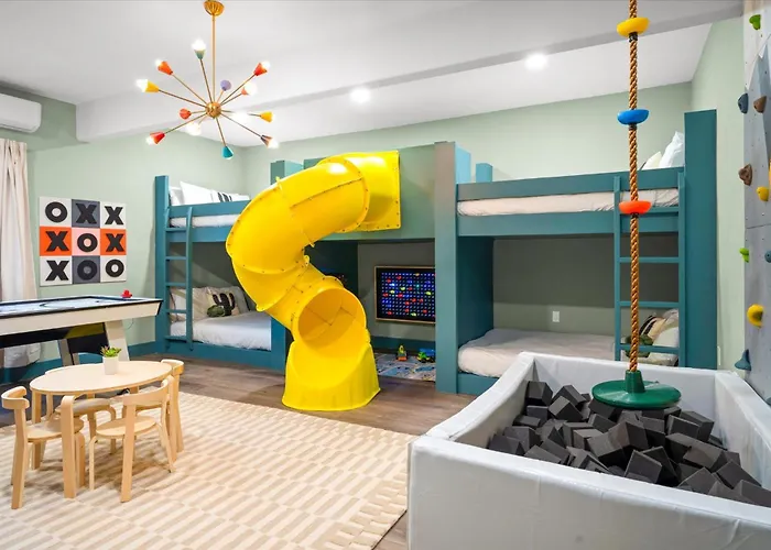 Epic Family Pool Slide Putt Putt Theatre Holiday home Phoenix