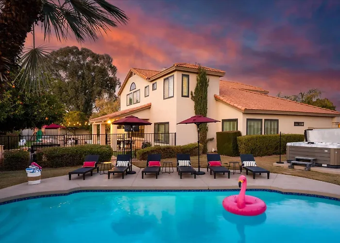 Epic Family Pool Slide Putt Putt Theatre Holiday home