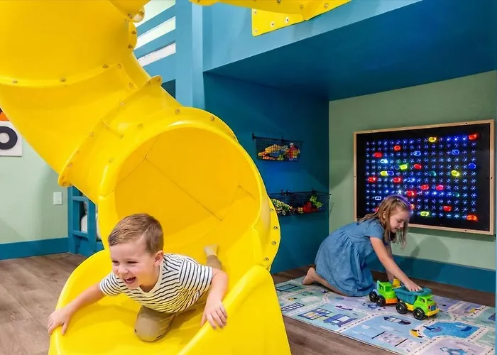 Epic Family Pool Slide Putt Putt Theatre Holiday home *
