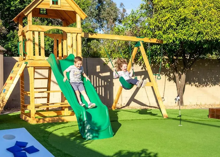 Epic Family Pool Slide Putt Putt Theatre Holiday home