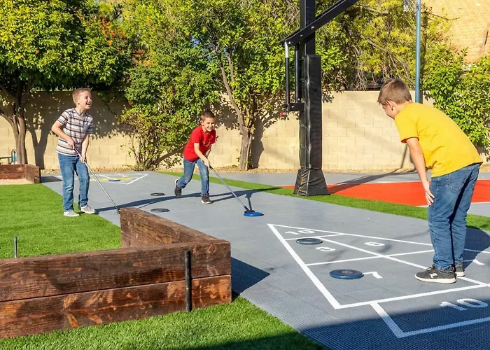 Holiday home Epic Family Pool Slide Putt Putt Theatre *